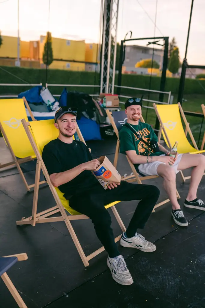 Autokino auf dem eigenen Hof, Motiv 3