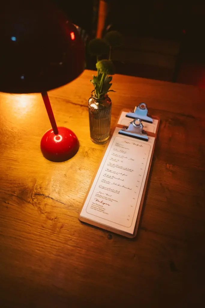 Rot, warm und immer voll, Motiv 7