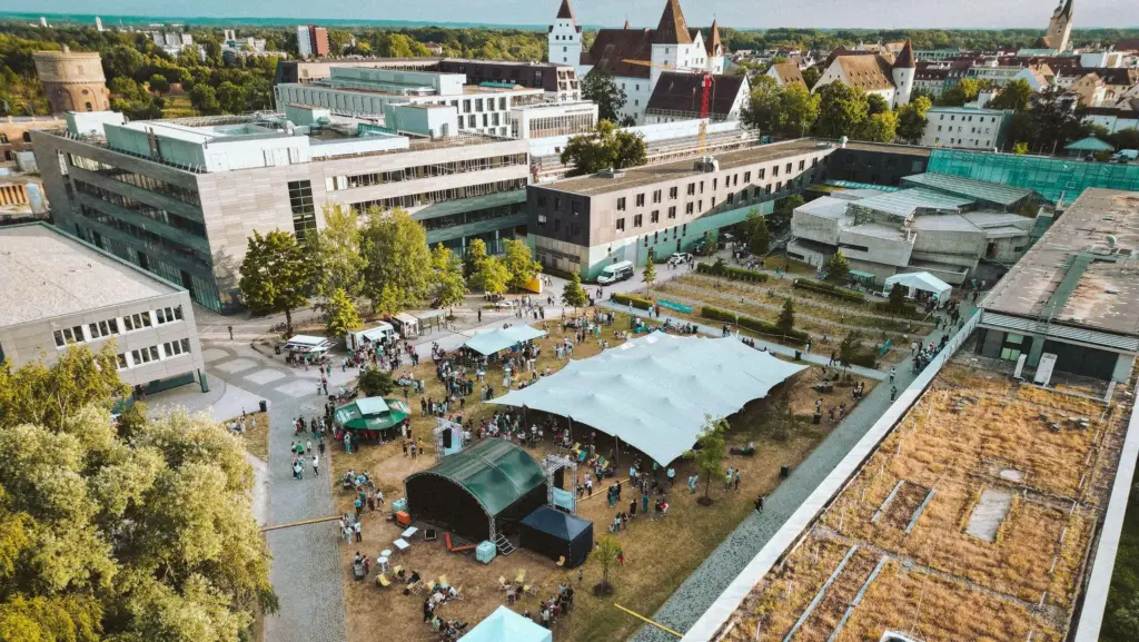 Campusfest aus der Luft und mittendrin, Motiv 1